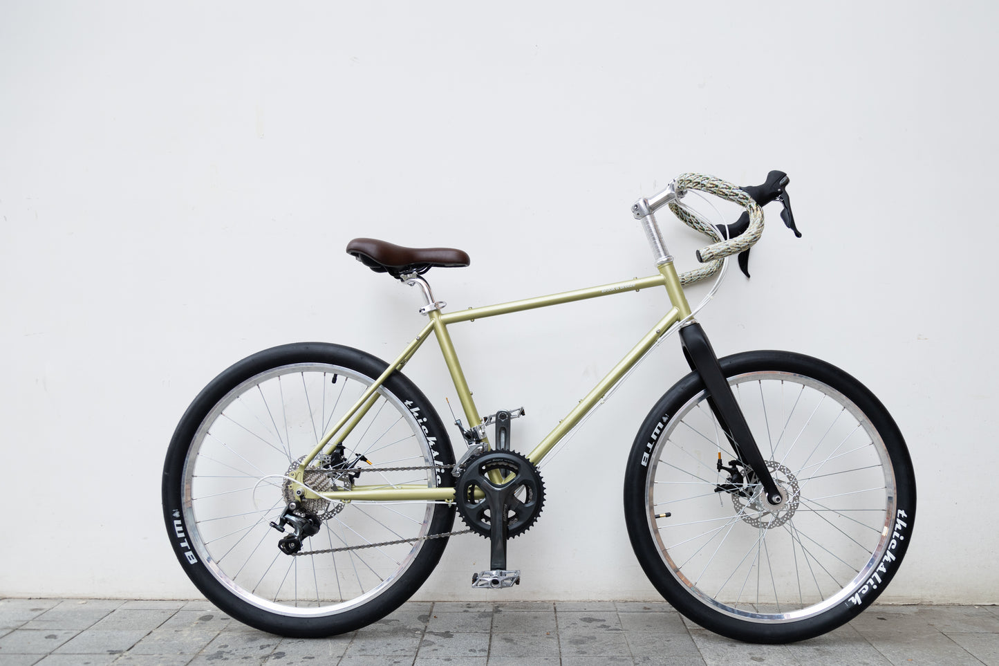 Water 26" Urban Gravel