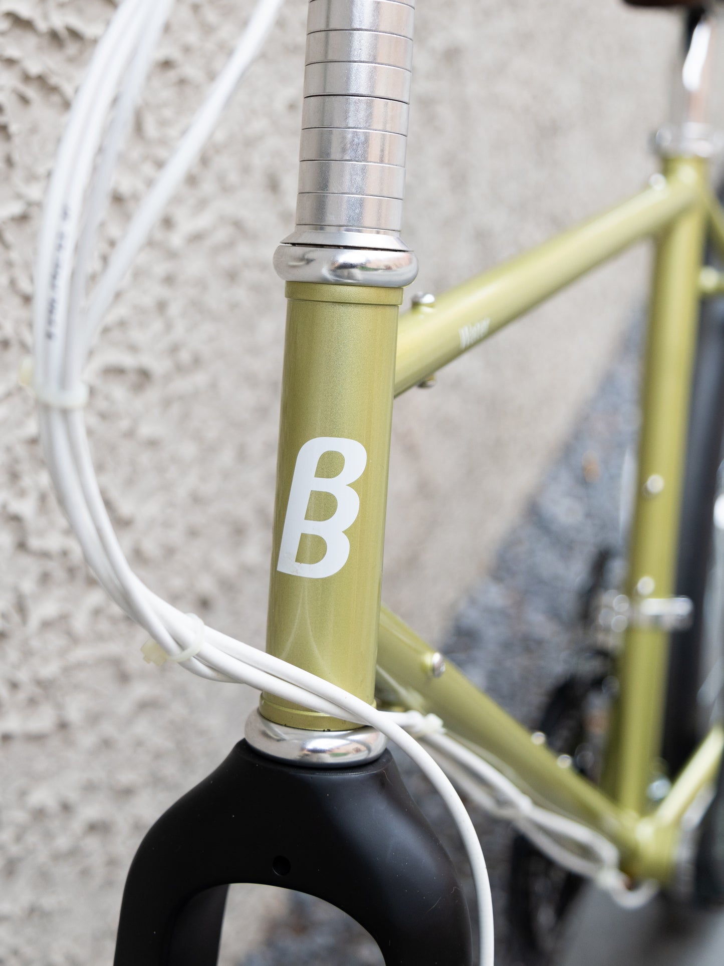 Water 26" Urban Gravel
