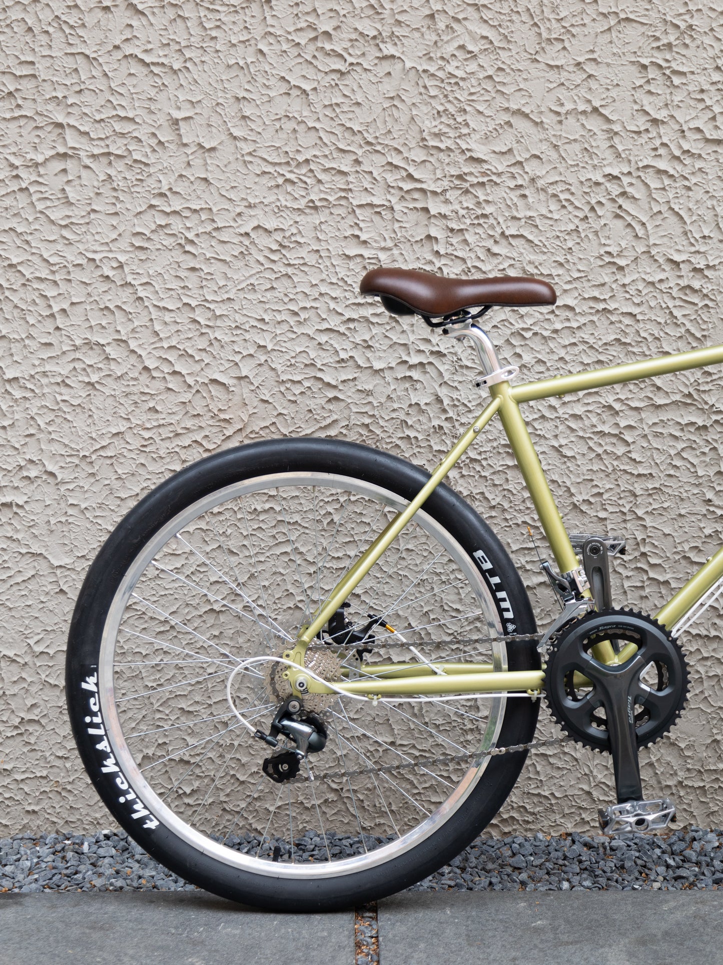 Water 26" Urban Gravel