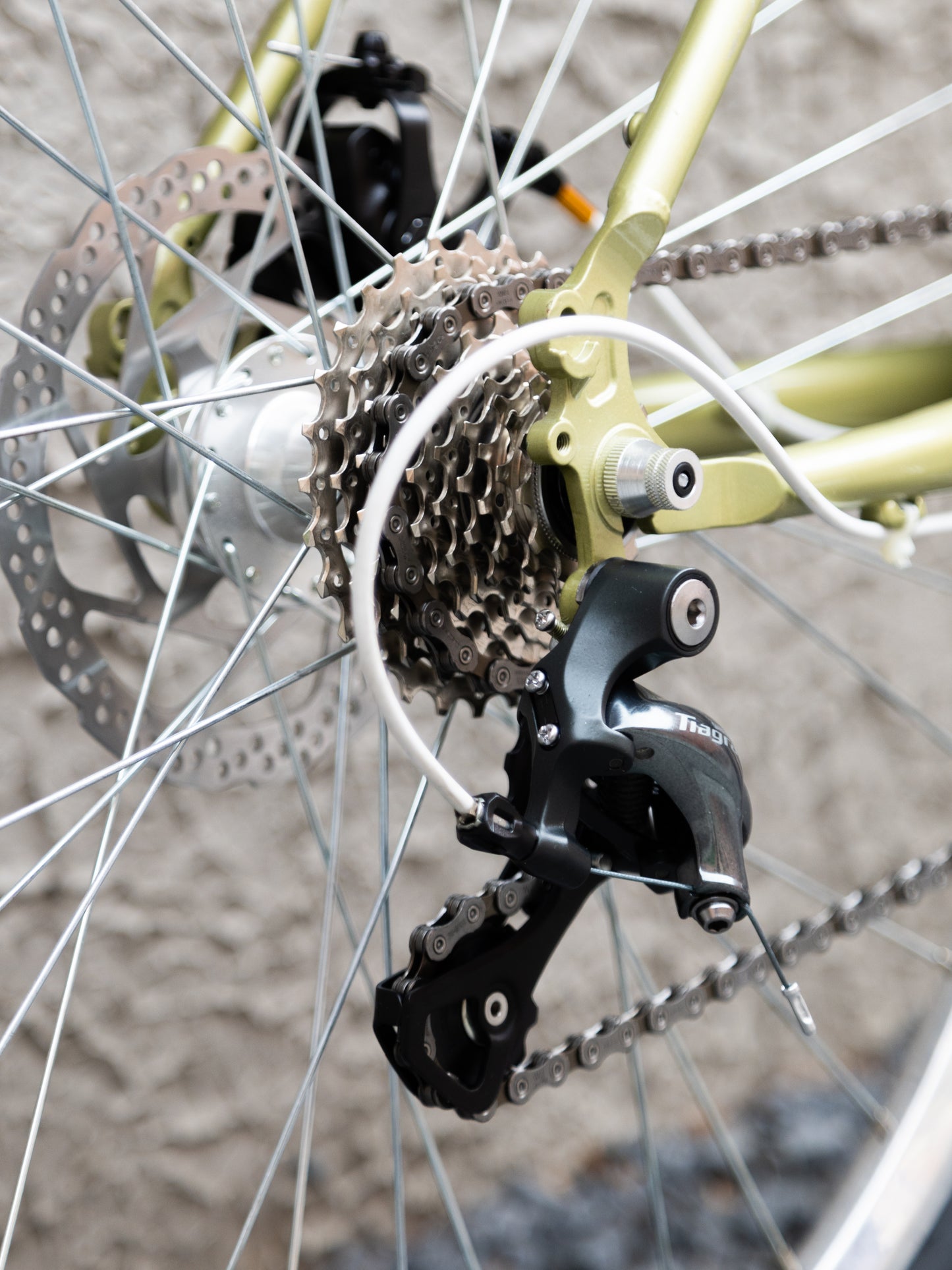 Water 26" Urban Gravel